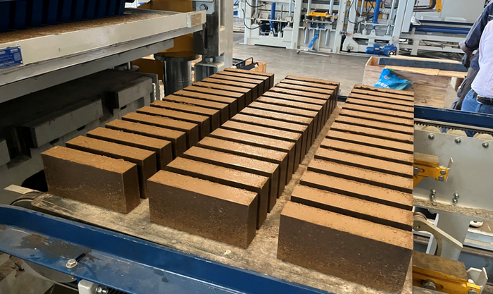 Повністю автоматична машина для виготовлення цегли ZN1500 дає змогу клієнтам зі Східного Китаю використовувати ресурси шламу